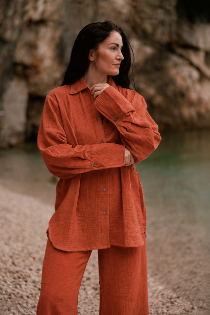 Woman wearing the terracotta Coconut organic cotton shirt and pants matching set